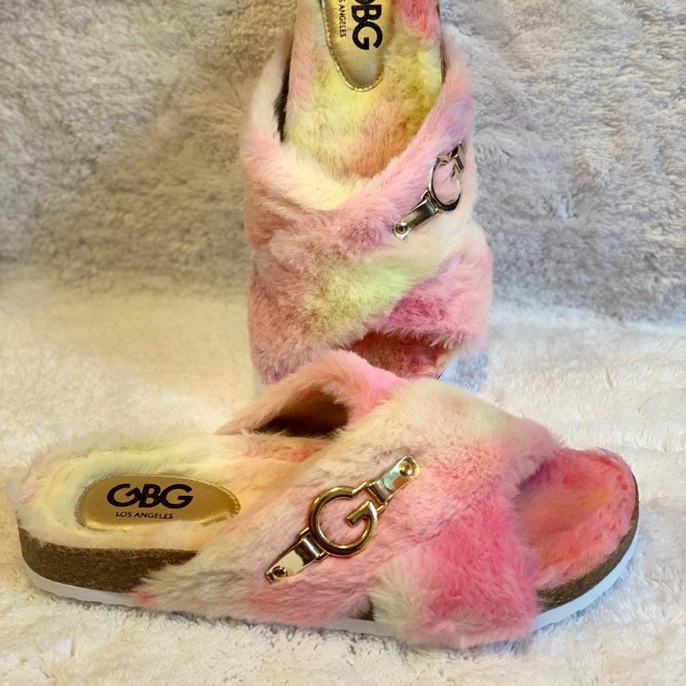 sandals - Picture 2 of 5